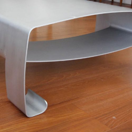 dettaglio tavolo in alluminio