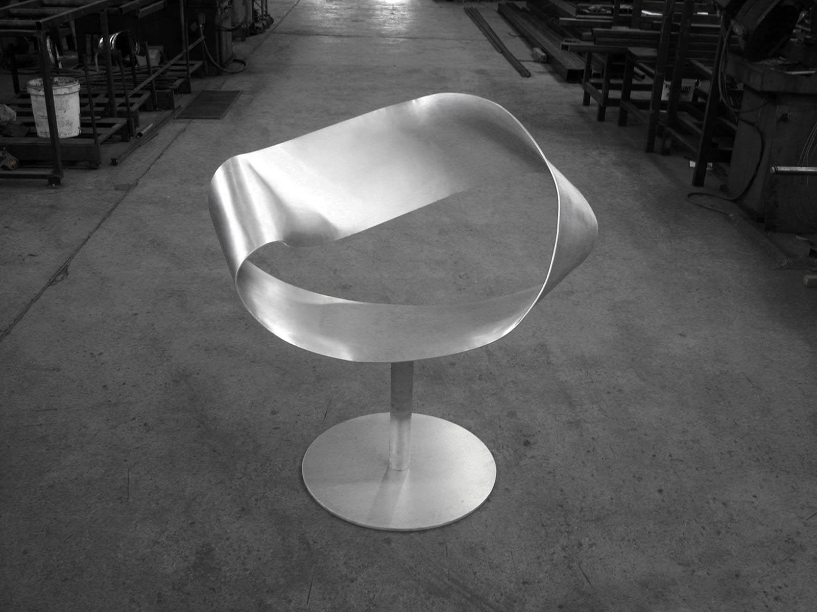 Moebious sedia in ferro arte minimalista